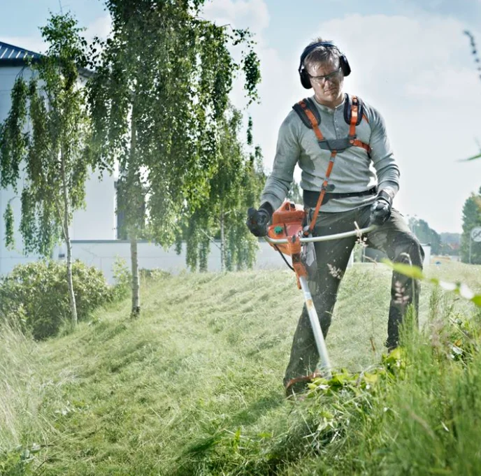 Trabajar con una desbrozadora Husqvarna: cómo proceder con el montaje