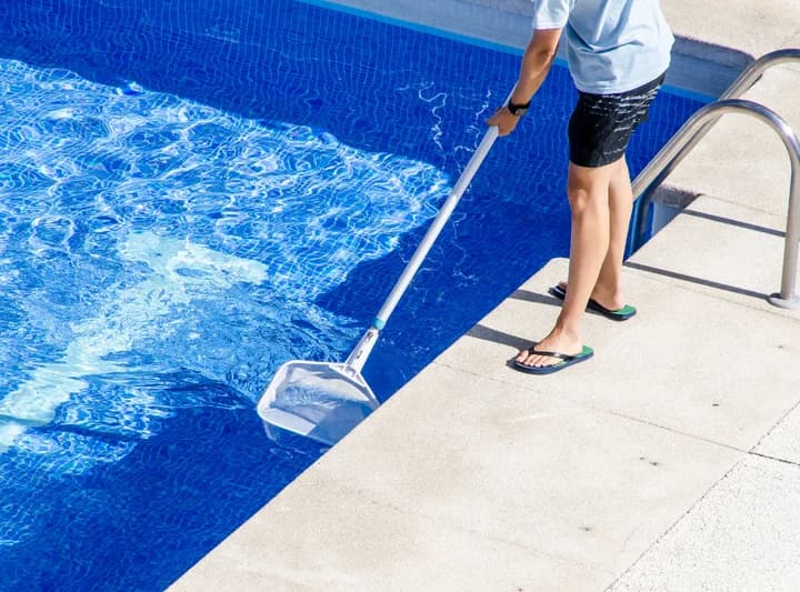 ¿Cuáles son los accesorios para piscina que necesitas?