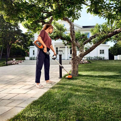 Desbrozadora Bateria Husqvarna 215iL + Cargador y Bateria 2 Ah