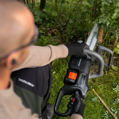 Kit motosierra Husqvarna Aspire C15X-P4A 18 V 25 cm con bater�a y cargador