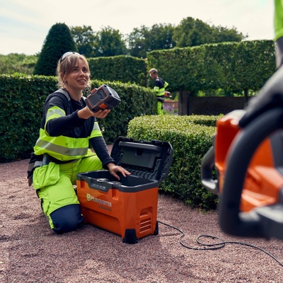Pack multicargador Husqvarna 40-C1000X4 + 4 bater�as B330X 36 V 9 Ah